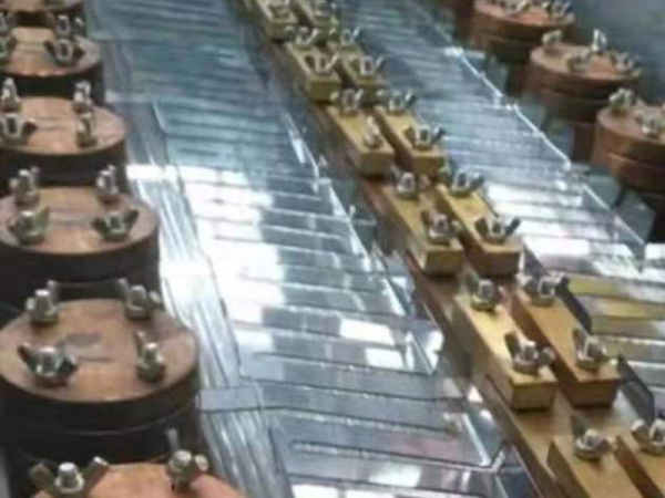 可鍍硫化鋅、二氧化硅、氧化鎂等介質膜鍍膜機